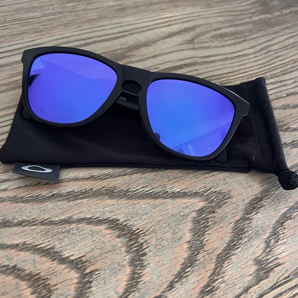 Oakley Frogskin Prizim black frame purple lense women’s - Picture 3 of 6